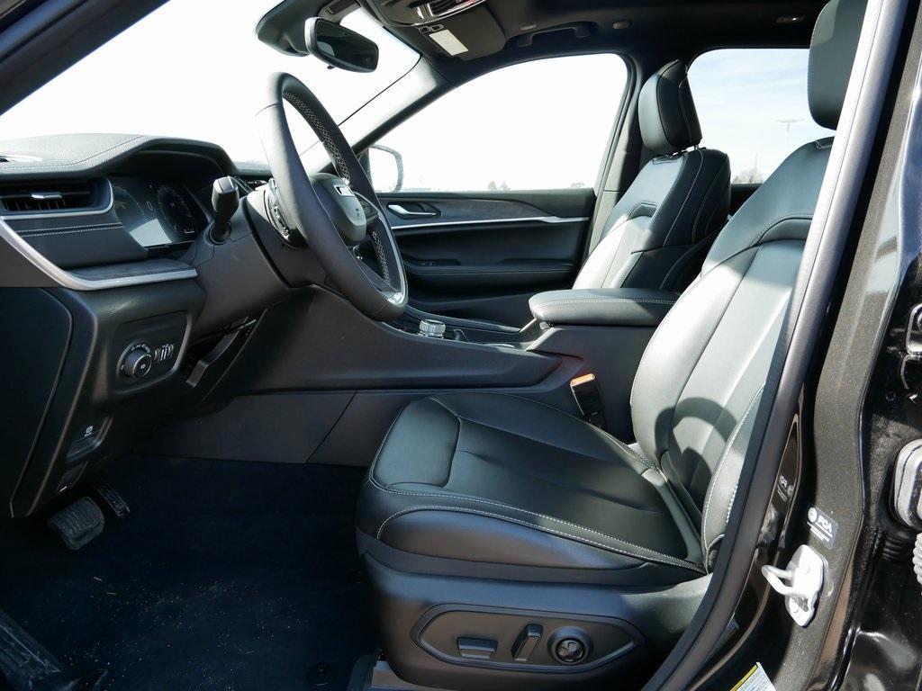 new 2024 Jeep Grand Cherokee car, priced at $41,990