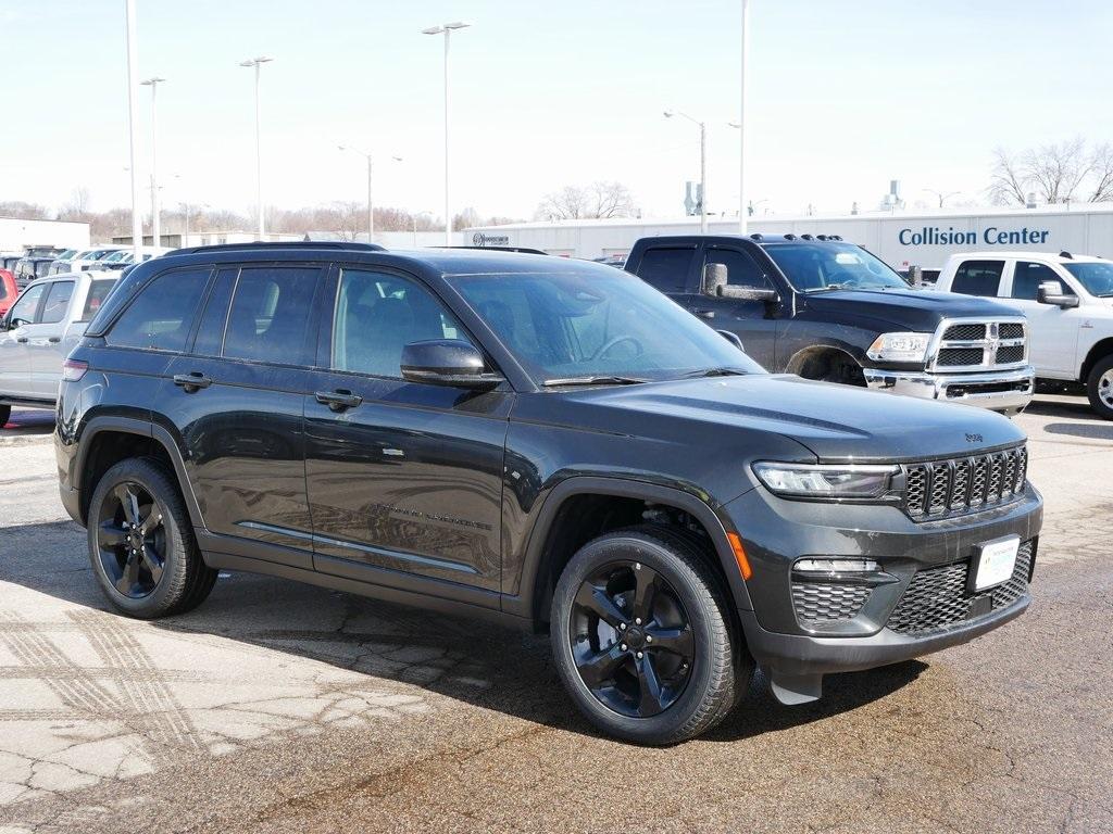 new 2024 Jeep Grand Cherokee car, priced at $43,990