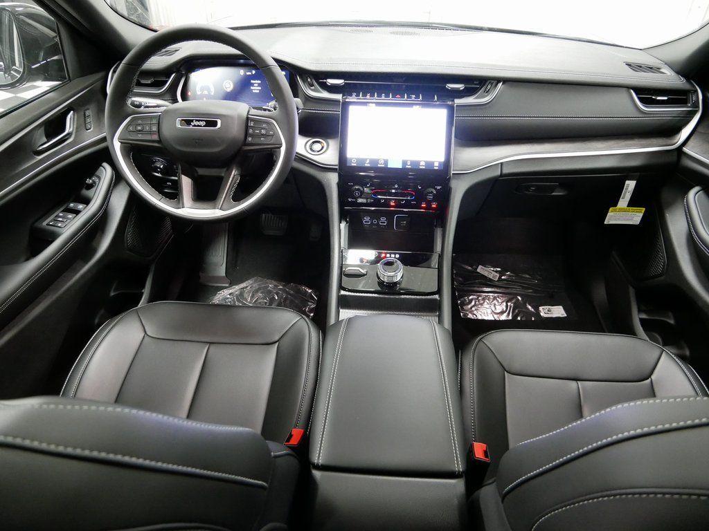 new 2025 Jeep Grand Cherokee L car, priced at $43,500