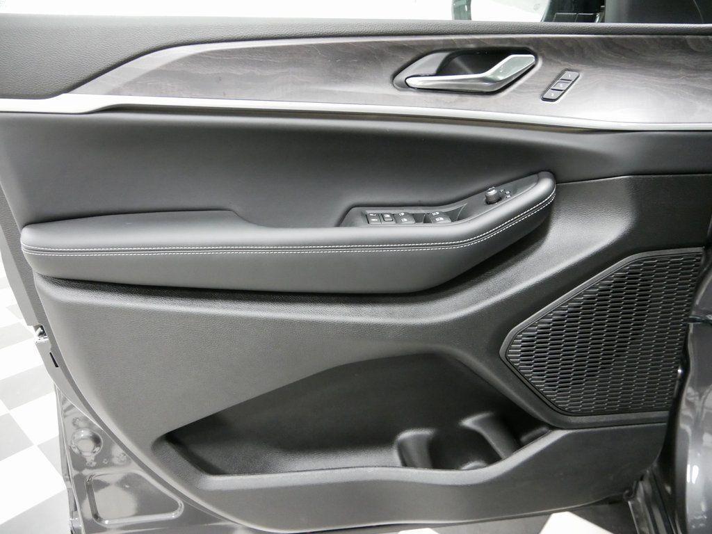 new 2025 Jeep Grand Cherokee L car, priced at $43,500