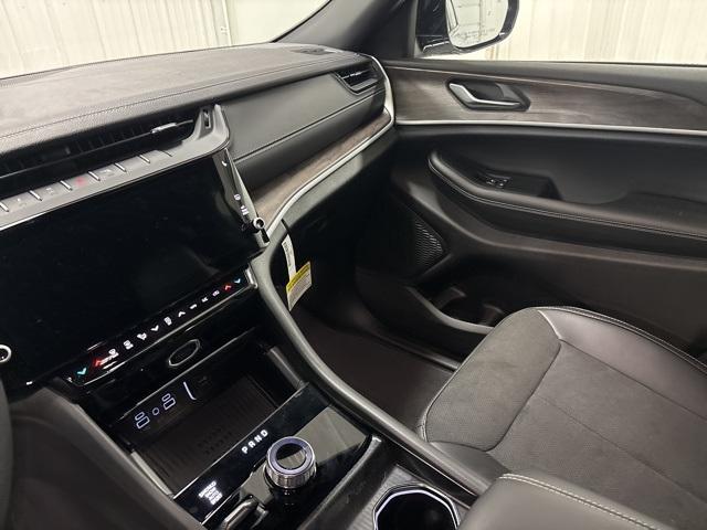 new 2026 Jeep Grand Cherokee car, priced at $45,618