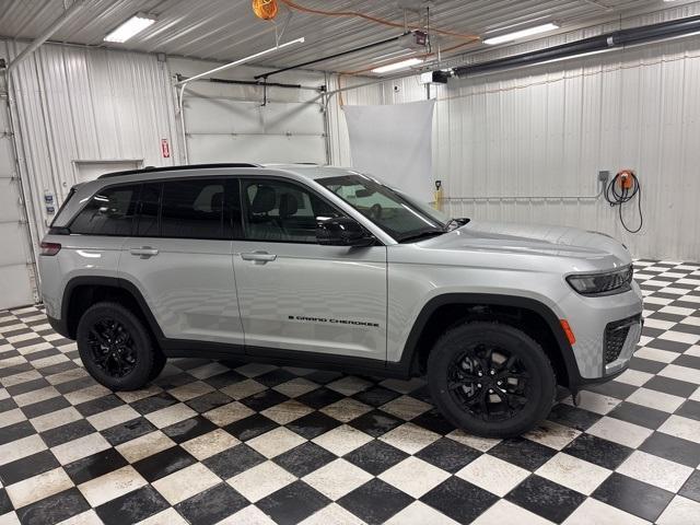 new 2026 Jeep Grand Cherokee car, priced at $45,618