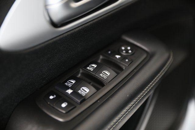 used 2025 Chrysler Pacifica car, priced at $34,592