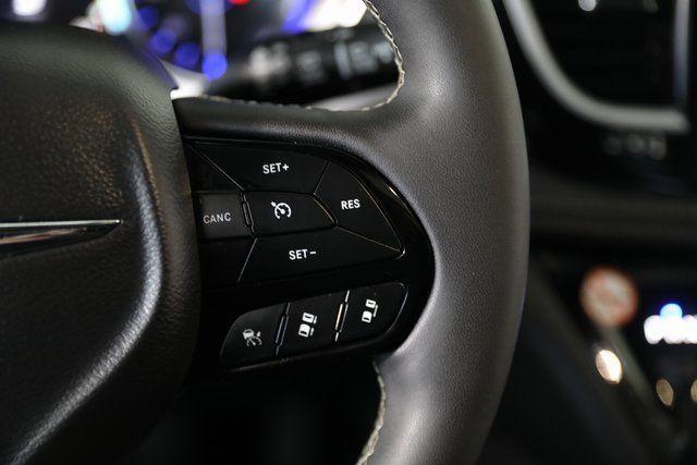 used 2025 Chrysler Pacifica car, priced at $34,592