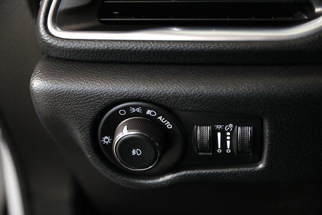 used 2025 Chrysler Pacifica car, priced at $34,592