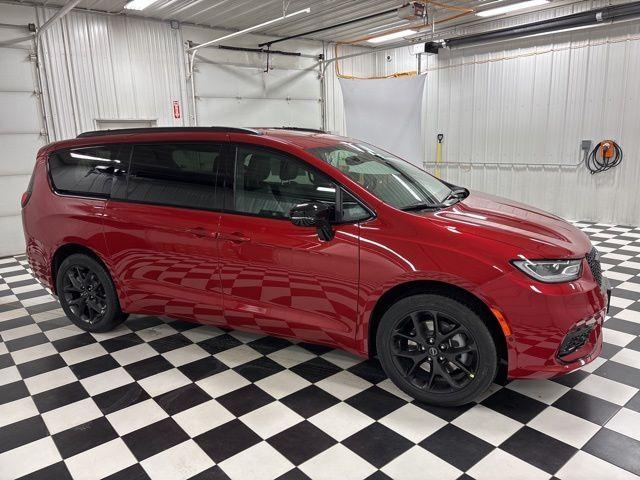 new 2026 Chrysler Pacifica car, priced at $46,370