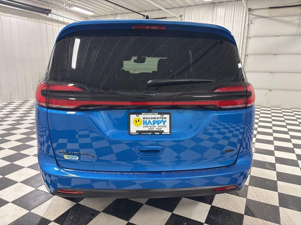 new 2026 Chrysler Pacifica car, priced at $46,370
