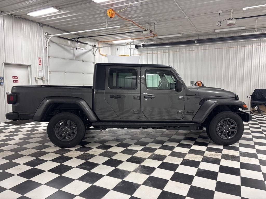 new 2026 Jeep Gladiator car, priced at $48,153
