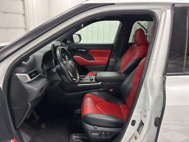used 2023 Toyota Highlander car, priced at $37,470
