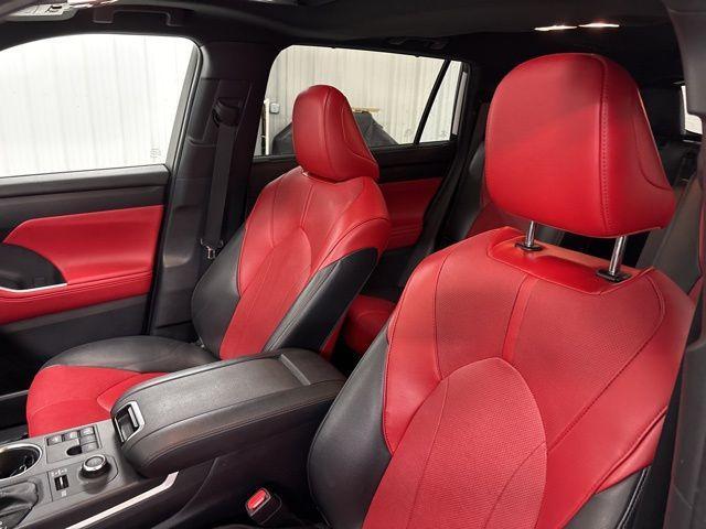 used 2023 Toyota Highlander car, priced at $37,470