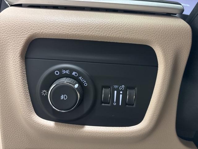 used 2022 Jeep Grand Cherokee car, priced at $28,079