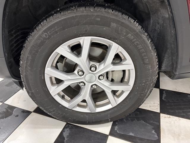 used 2022 Jeep Grand Cherokee car, priced at $28,079