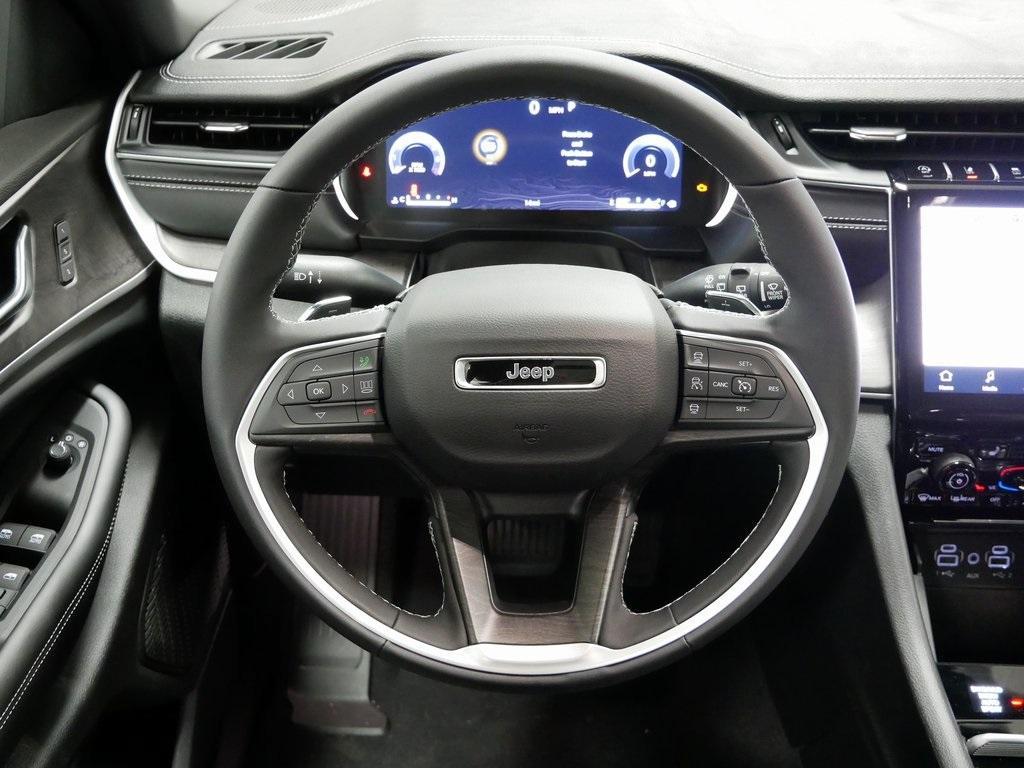 new 2025 Jeep Grand Cherokee car, priced at $45,134