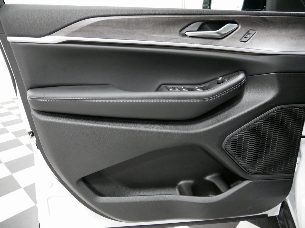 new 2025 Jeep Grand Cherokee car, priced at $45,134