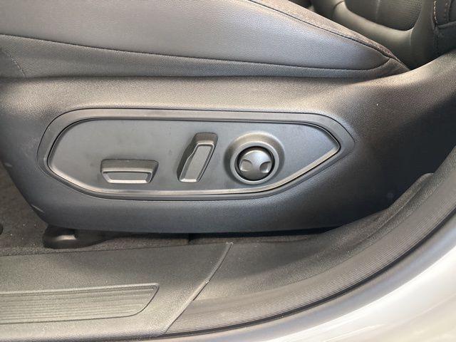 new 2026 Jeep Cherokee car, priced at $38,500