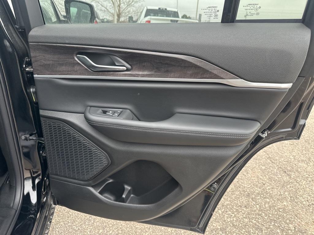 new 2025 Jeep Grand Cherokee car, priced at $45,490