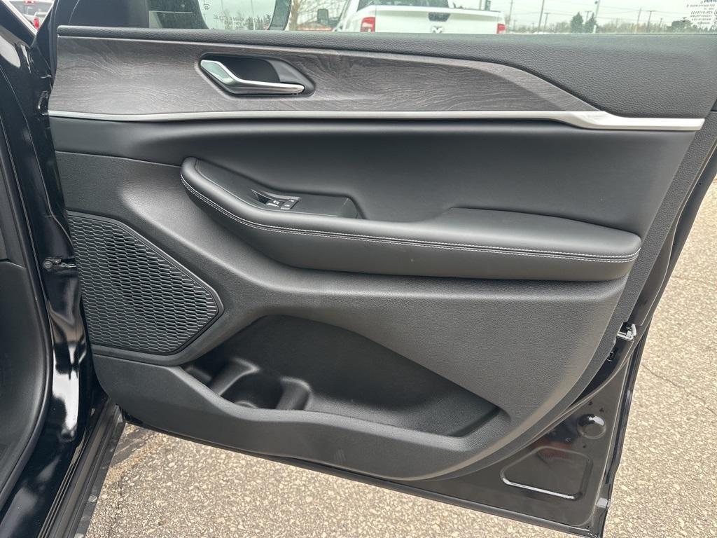 new 2025 Jeep Grand Cherokee car, priced at $45,490