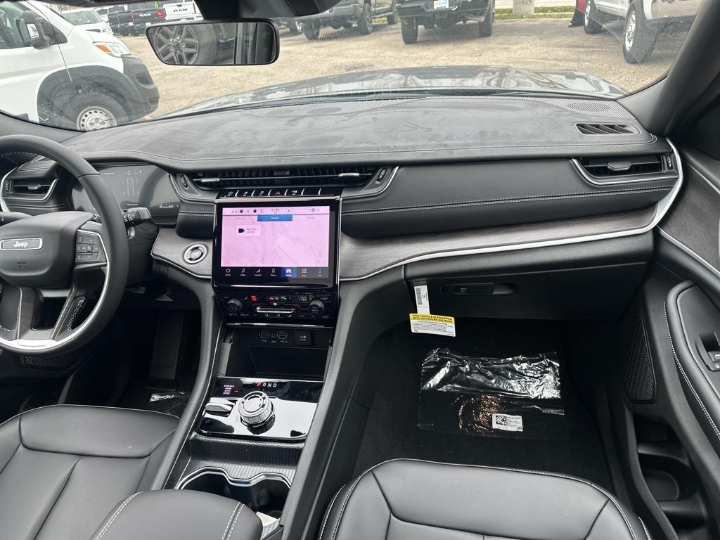 new 2025 Jeep Grand Cherokee car, priced at $45,490