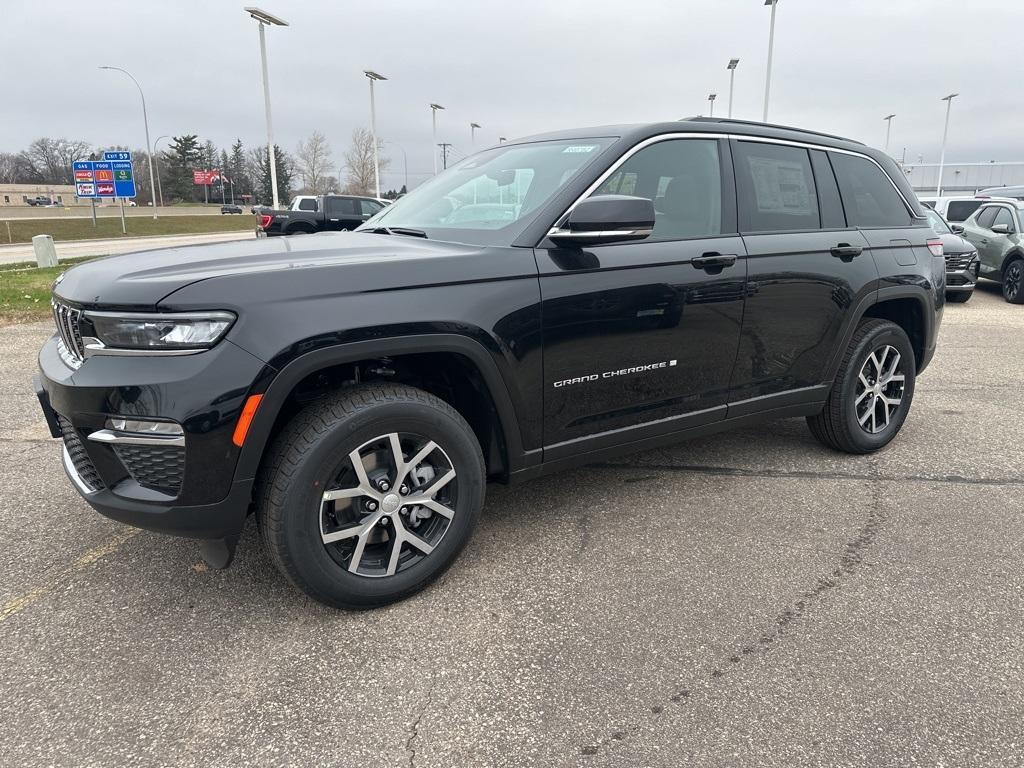 new 2025 Jeep Grand Cherokee car, priced at $45,490