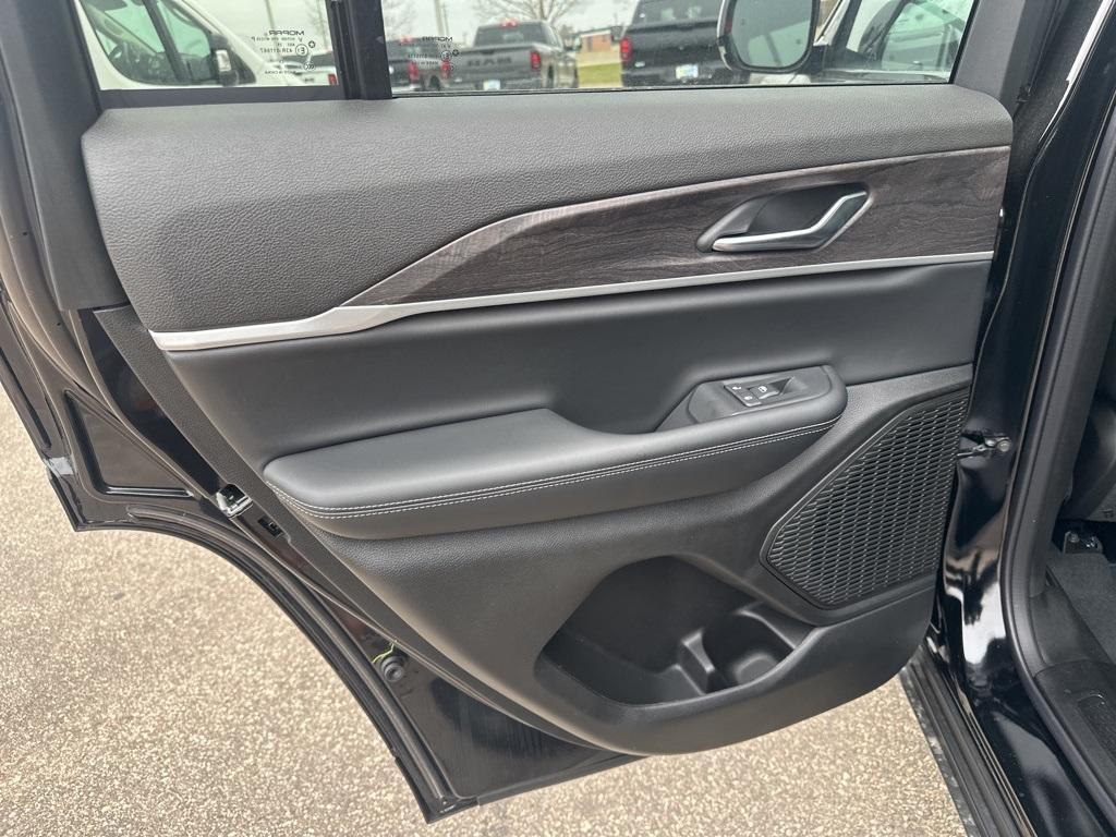 new 2025 Jeep Grand Cherokee car, priced at $45,490