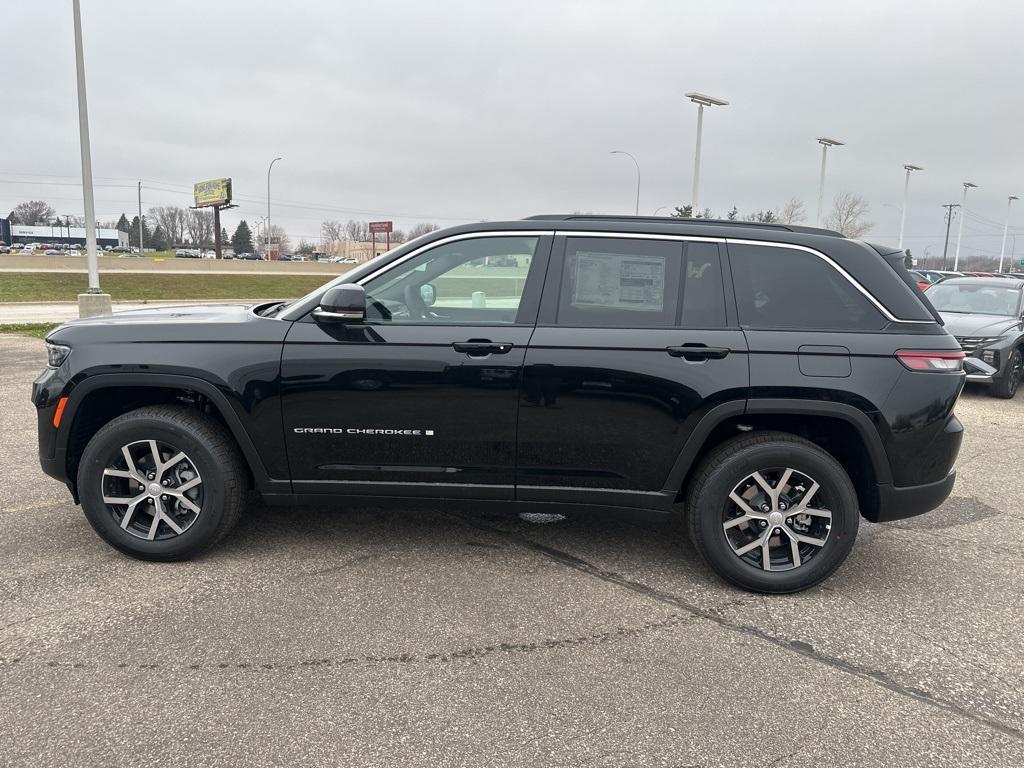 new 2025 Jeep Grand Cherokee car, priced at $45,490