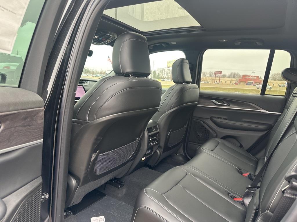 new 2025 Jeep Grand Cherokee car, priced at $45,490