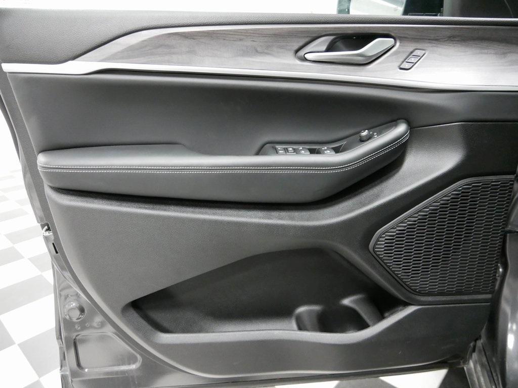 new 2024 Jeep Grand Cherokee car, priced at $38,990