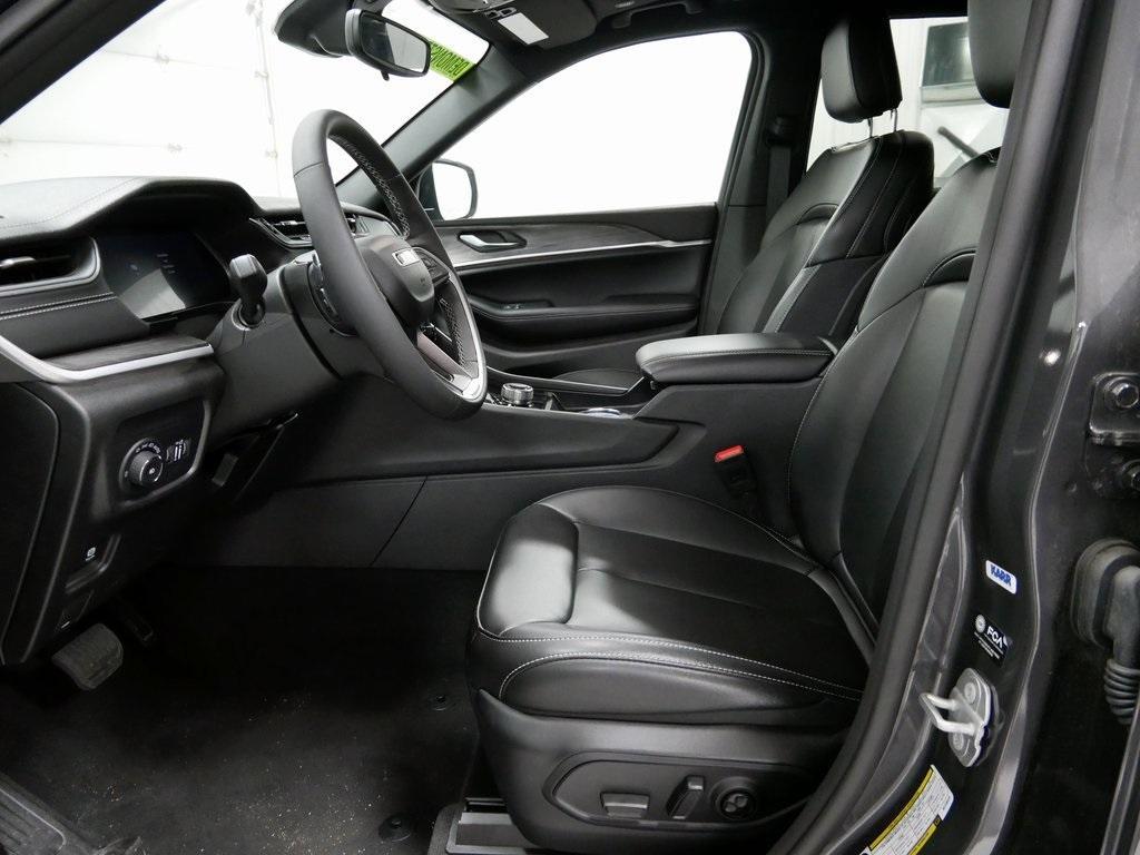 new 2024 Jeep Grand Cherokee car, priced at $38,990