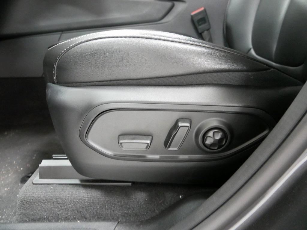 new 2024 Jeep Grand Cherokee car, priced at $38,990