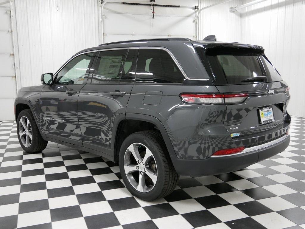 new 2024 Jeep Grand Cherokee car, priced at $38,990