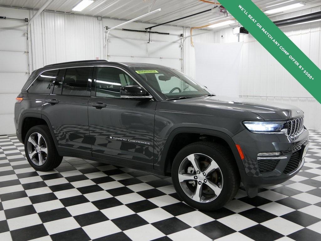 new 2024 Jeep Grand Cherokee car, priced at $38,990