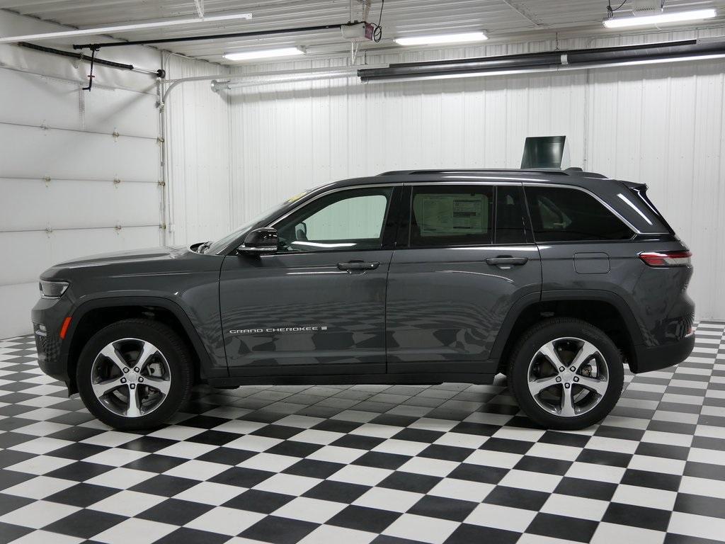 new 2024 Jeep Grand Cherokee car, priced at $38,990