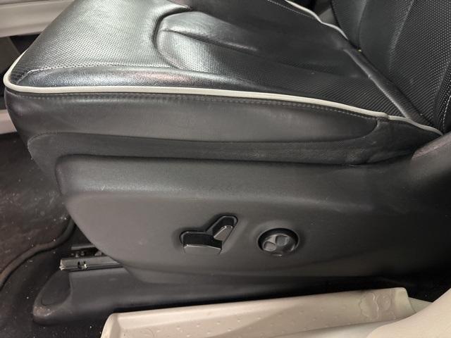 used 2023 Chrysler Pacifica Hybrid car, priced at $27,001