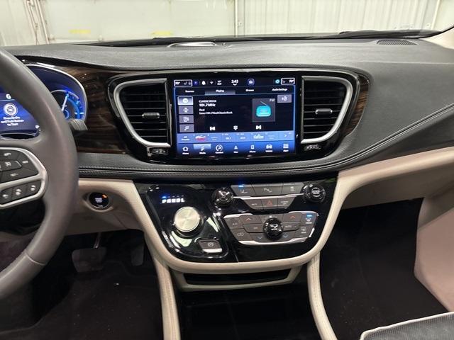 used 2023 Chrysler Pacifica Hybrid car, priced at $27,001