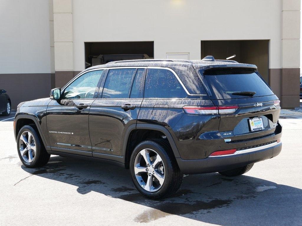 new 2025 Jeep Grand Cherokee car, priced at $45,990