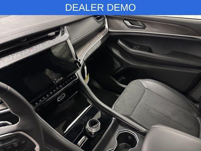 new 2026 Jeep Grand Cherokee car, priced at $42,370