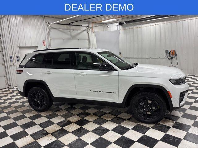 new 2026 Jeep Grand Cherokee car, priced at $42,370