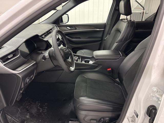 new 2026 Jeep Grand Cherokee car, priced at $46,000