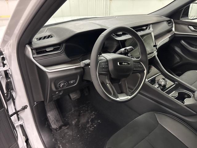 new 2026 Jeep Grand Cherokee car, priced at $46,000