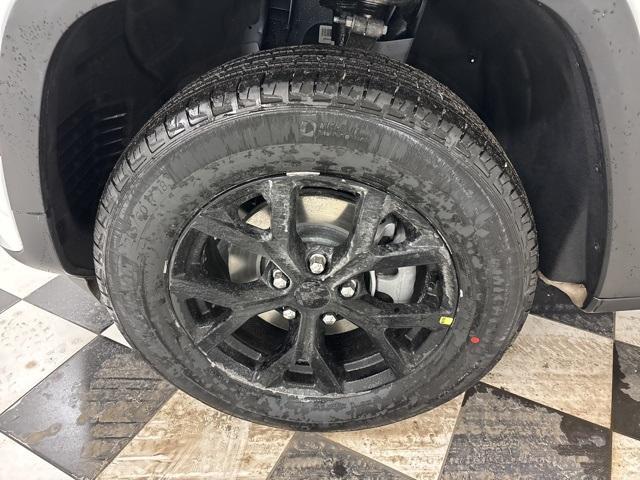 new 2026 Jeep Grand Cherokee car, priced at $46,000