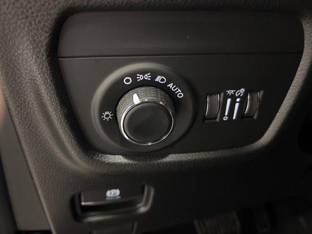 new 2026 Jeep Grand Cherokee car, priced at $42,500