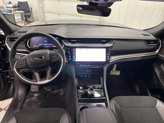new 2026 Jeep Grand Cherokee car, priced at $42,500