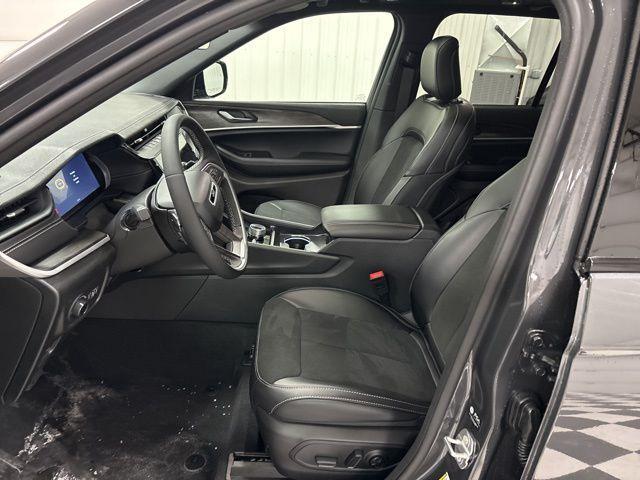 new 2026 Jeep Grand Cherokee car, priced at $42,500