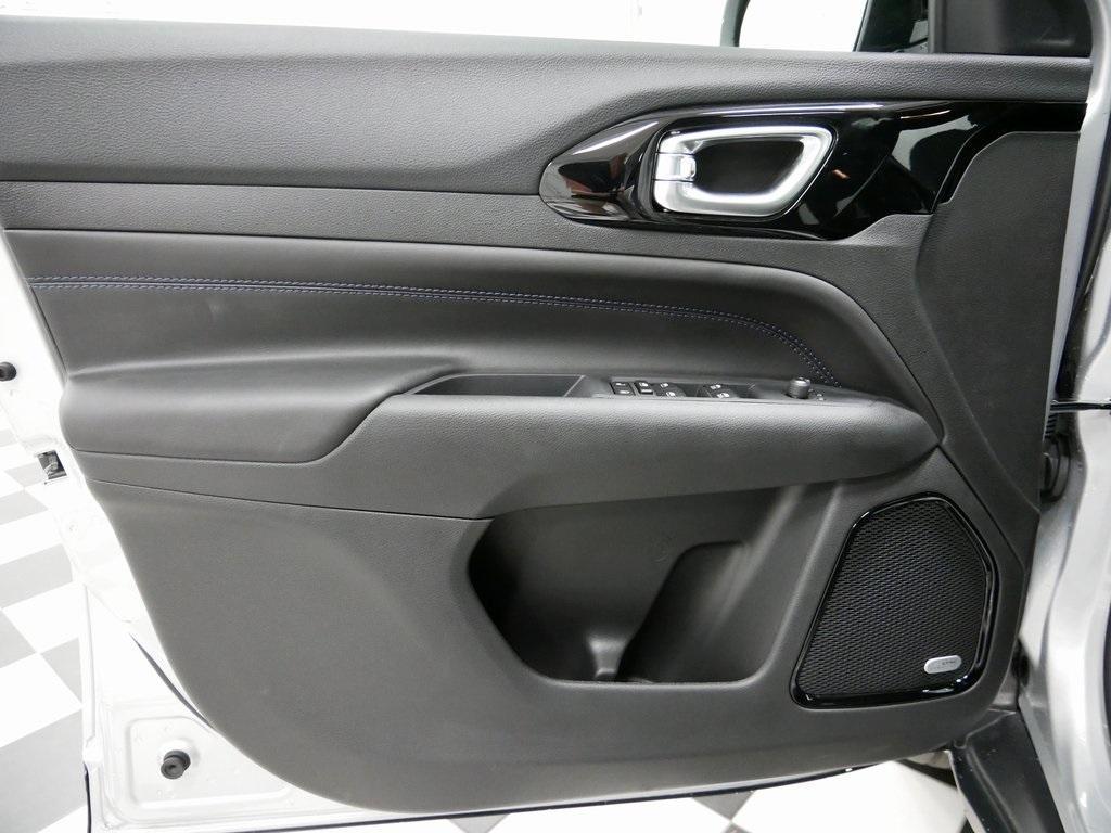 new 2025 Jeep Compass car, priced at $33,990