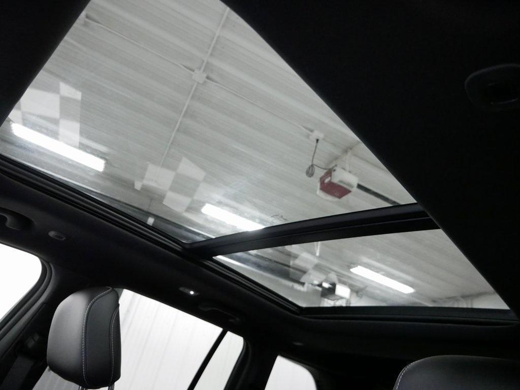 new 2025 Jeep Grand Cherokee car, priced at $45,000