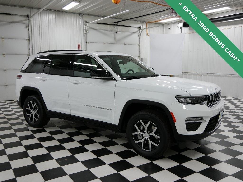 new 2025 Jeep Grand Cherokee car, priced at $45,134