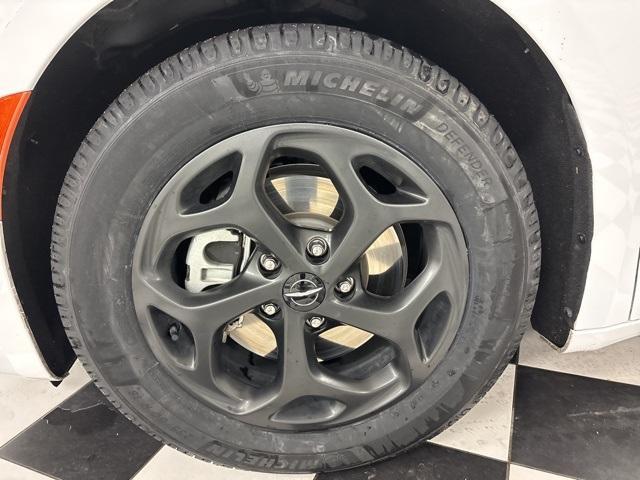 used 2024 Chrysler Pacifica Hybrid car, priced at $28,999