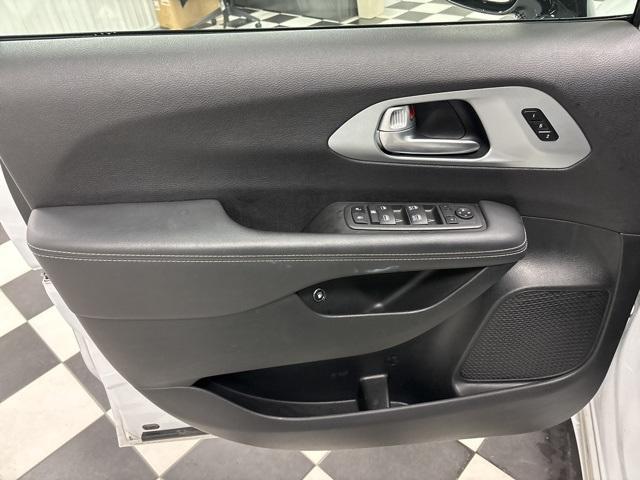 used 2024 Chrysler Pacifica Hybrid car, priced at $28,999