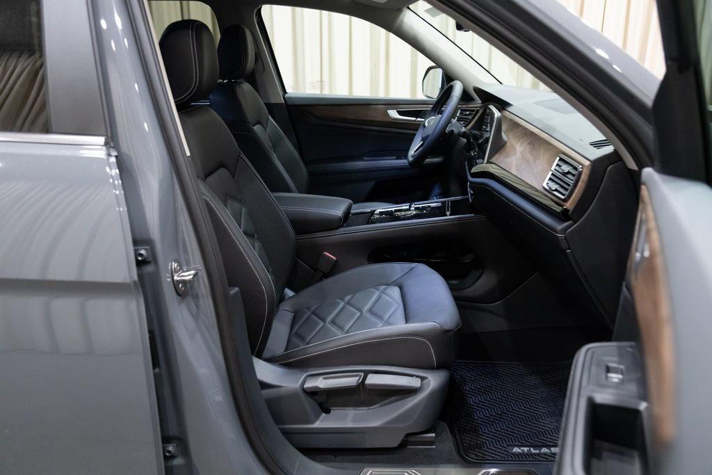 new 2026 Volkswagen Atlas car, priced at $49,075