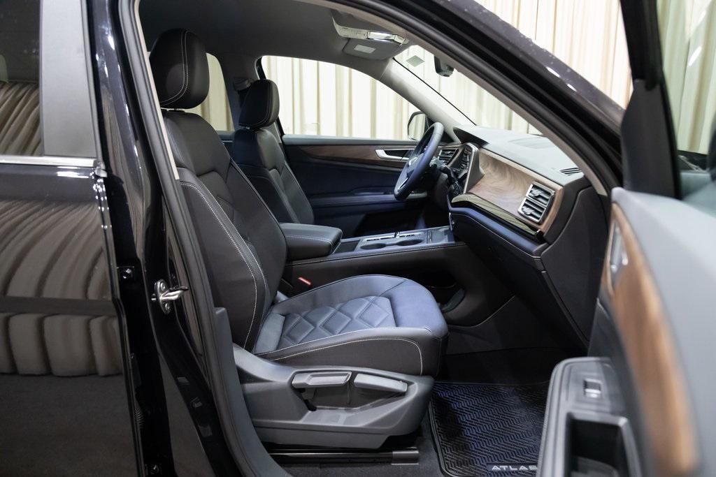 new 2026 Volkswagen Atlas car, priced at $58,398